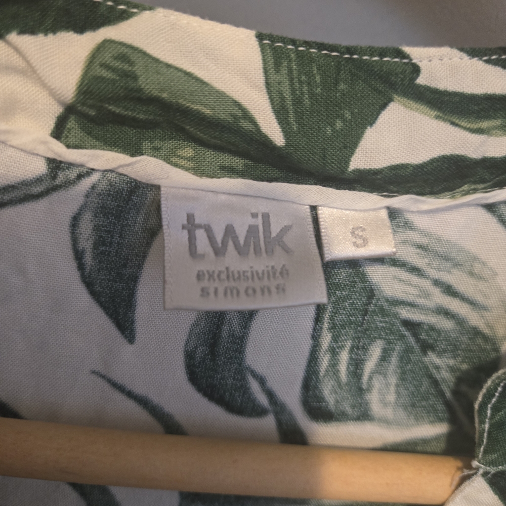 Twix Green Tropical Leaf Print Dress | Small | Sleeveless Button Front - Picture 2 of 7